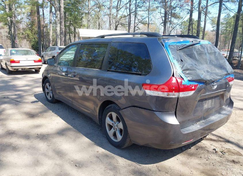 Photo 3 of 2011 Toyota Sienna LE V6 (VIN 5TDKK3DC9BS175646)