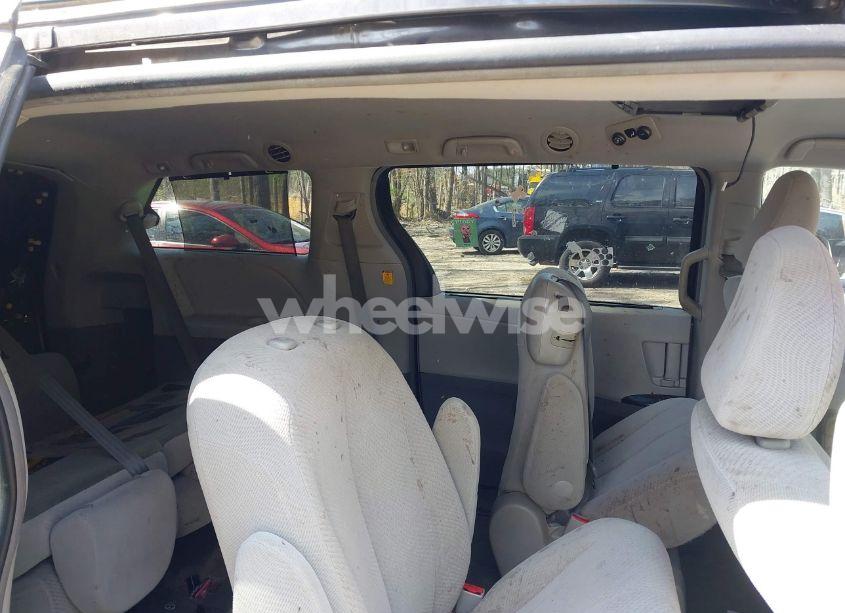 Photo 8 of 2011 Toyota Sienna LE V6 (VIN 5TDKK3DC9BS175646)