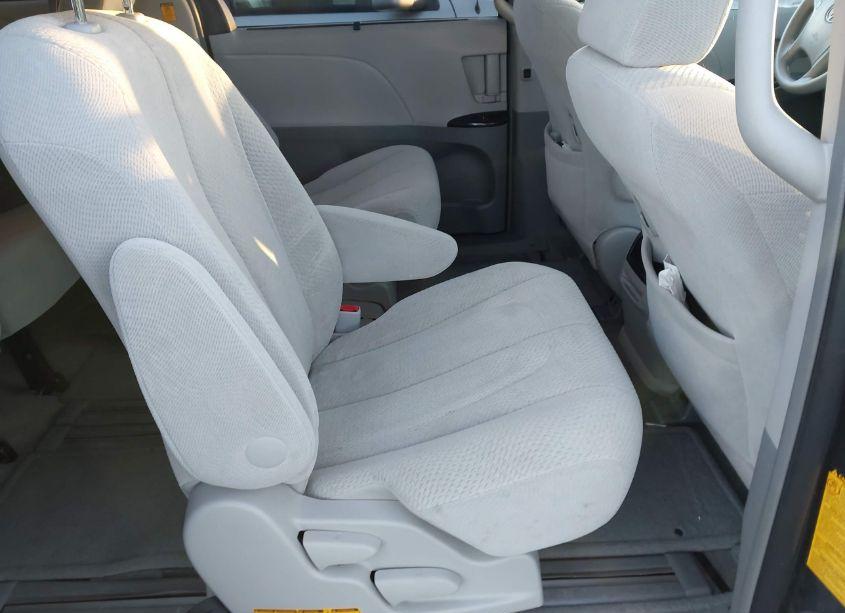 Photo 8 of 2012 Toyota Sienna LE V6 8 PASSENGER (VIN 5TDKK3DC9CS177656)