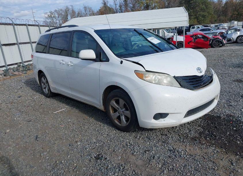 2012 Toyota Sienna LE V6 8 PASSENGER (VIN 5TDKK3DC9CS224958) main photo