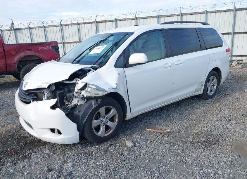 Photo 2 of 2012 Toyota Sienna LE V6 8 PASSENGER (VIN 5TDKK3DC9CS224958)