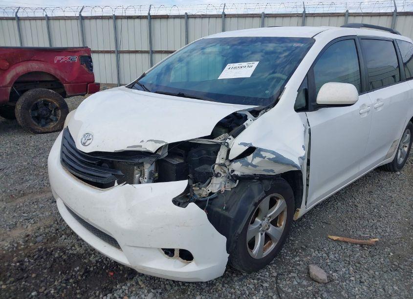 Photo 6 of 2012 Toyota Sienna LE V6 8 PASSENGER (VIN 5TDKK3DC9CS224958)