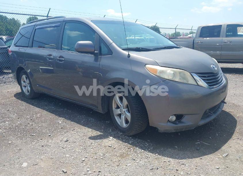 2012 Toyota Sienna LE V6 8 PASSENGER (VIN 5TDKK3DC9CS252274) main photo