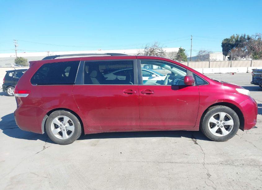 Photo 13 of 2013 Toyota Sienna LE V6 8 PASSENGER (VIN 5TDKK3DC9DS311406)