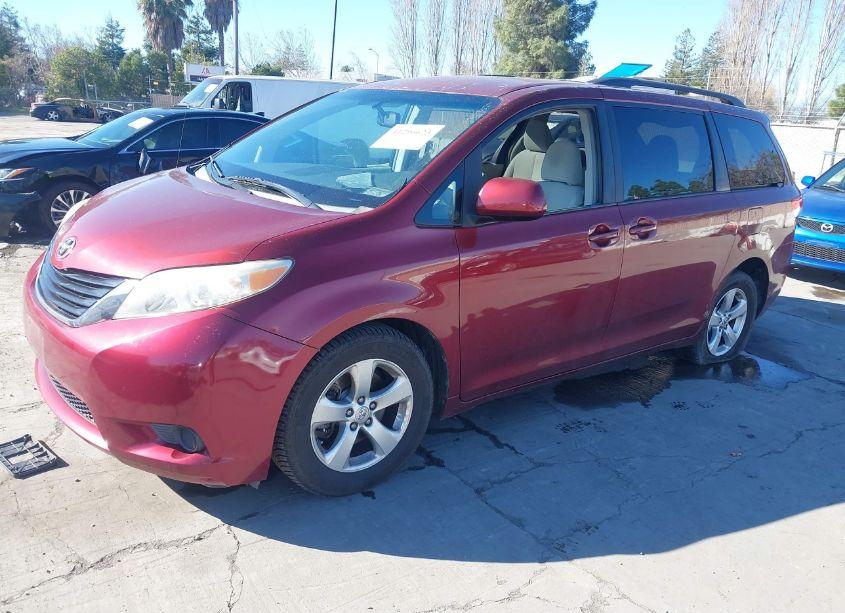 Photo 2 of 2013 Toyota Sienna LE V6 8 PASSENGER (VIN 5TDKK3DC9DS311406)