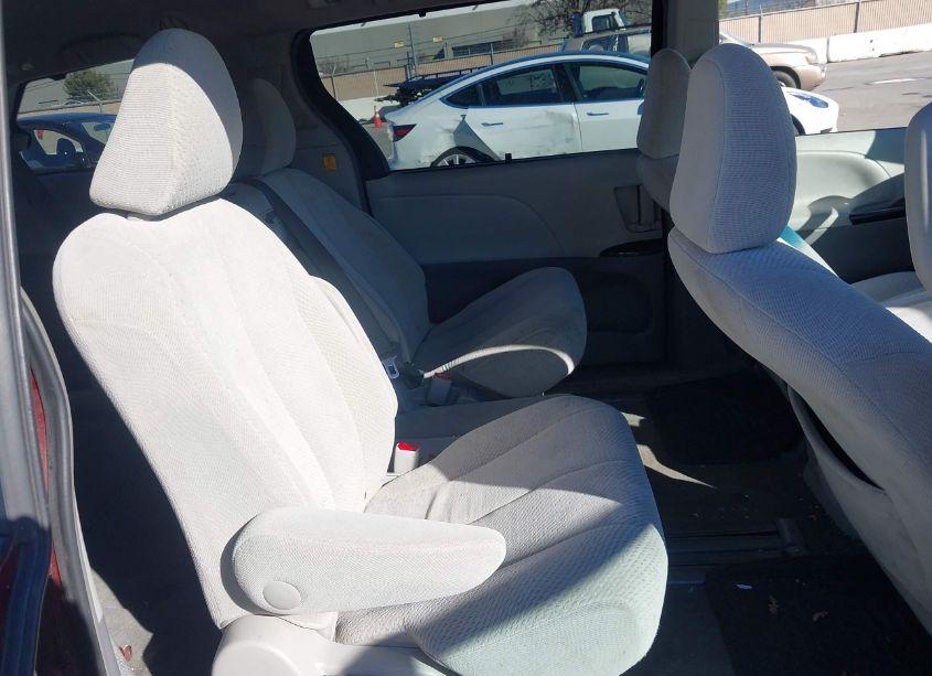 Photo 8 of 2013 Toyota Sienna LE V6 8 PASSENGER (VIN 5TDKK3DC9DS311406)