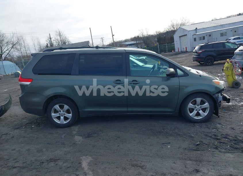 Photo 13 of 2013 Toyota Sienna LE V6 8 PASSENGER (VIN 5TDKK3DC9DS334815)