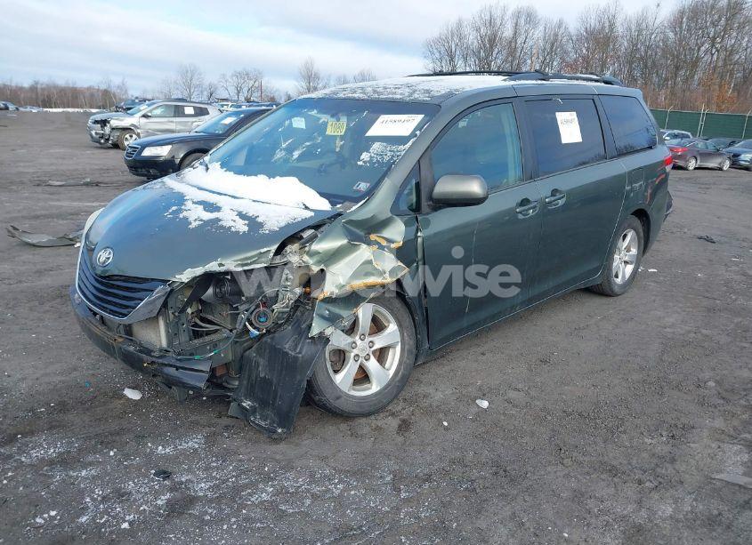Photo 2 of 2013 Toyota Sienna LE V6 8 PASSENGER (VIN 5TDKK3DC9DS334815)
