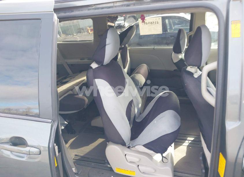 Photo 8 of 2013 Toyota Sienna LE V6 8 PASSENGER (VIN 5TDKK3DC9DS334815)