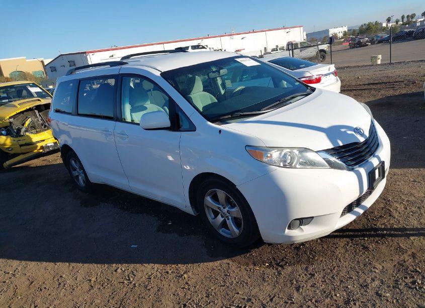 2013 Toyota Sienna LE V6 8 PASSENGER (VIN 5TDKK3DC9DS341795) main photo