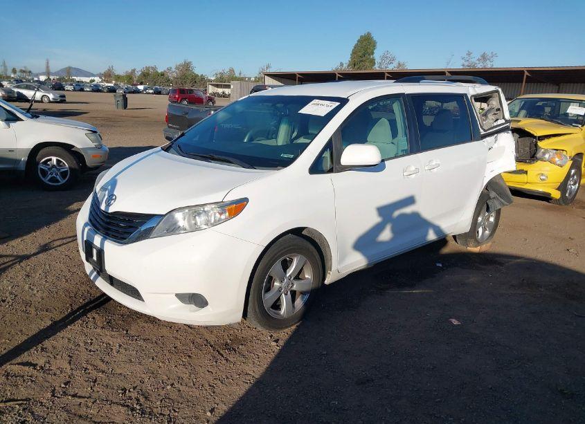 Photo 2 of 2013 Toyota Sienna LE V6 8 PASSENGER (VIN 5TDKK3DC9DS341795)