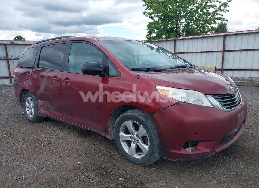 2013 Toyota Sienna LE V6 8 PASSENGER (VIN 5TDKK3DC9DS363814) main photo