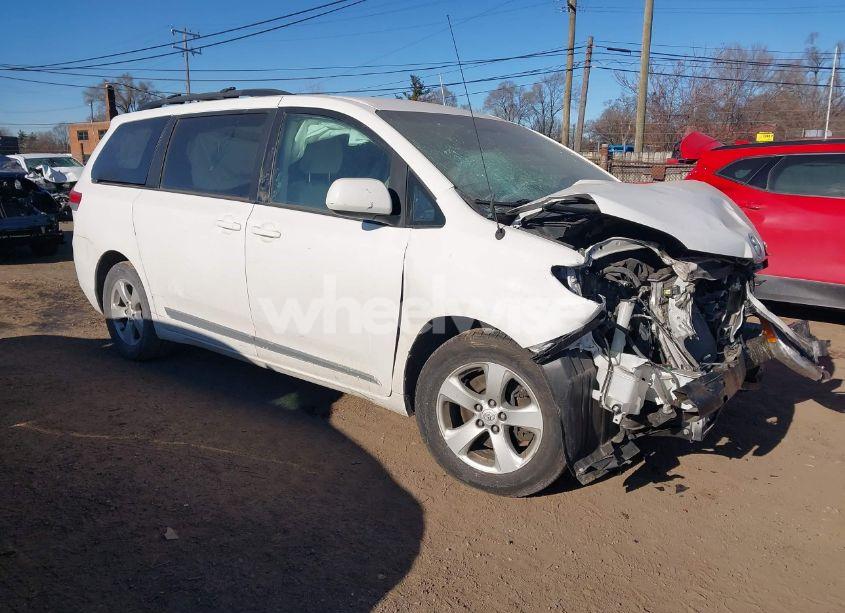 2013 Toyota Sienna LE V6 8 PASSENGER (VIN 5TDKK3DC9DS400523) main photo