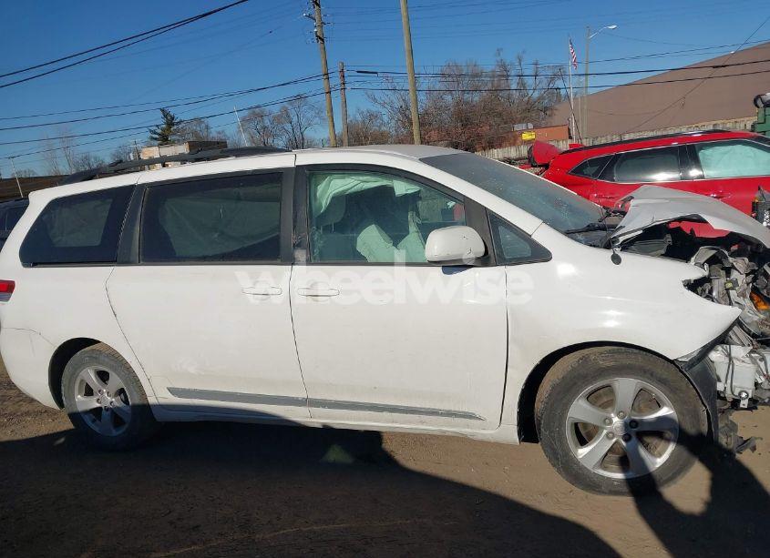 Photo 13 of 2013 Toyota Sienna LE V6 8 PASSENGER (VIN 5TDKK3DC9DS400523)