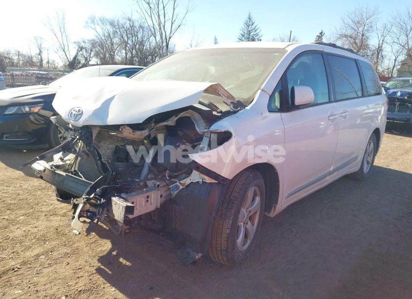 Photo 2 of 2013 Toyota Sienna LE V6 8 PASSENGER (VIN 5TDKK3DC9DS400523)