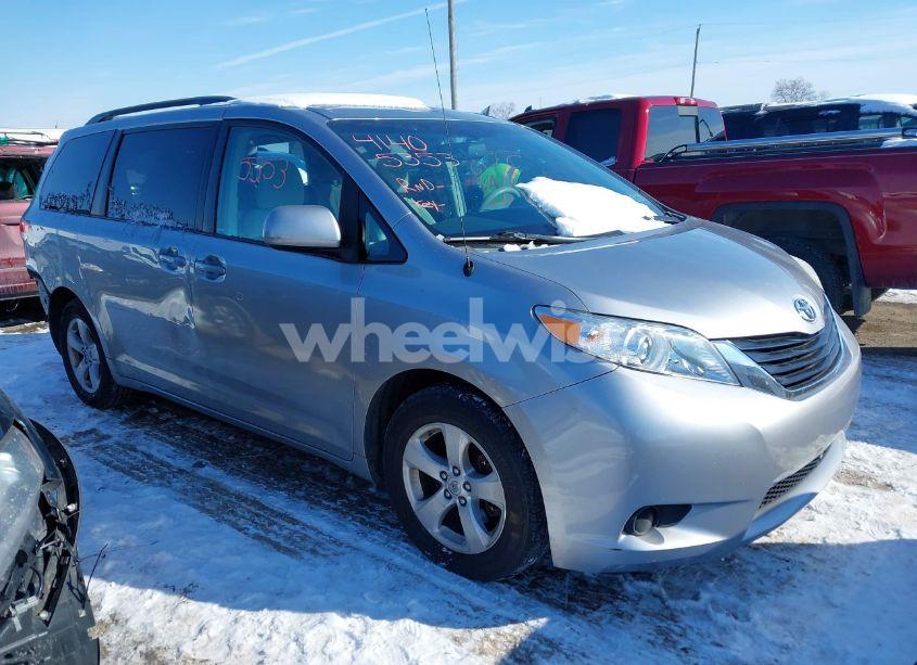 2014 Toyota Sienna LE V6 8 PASSENGER (VIN 5TDKK3DC9ES413354) main photo