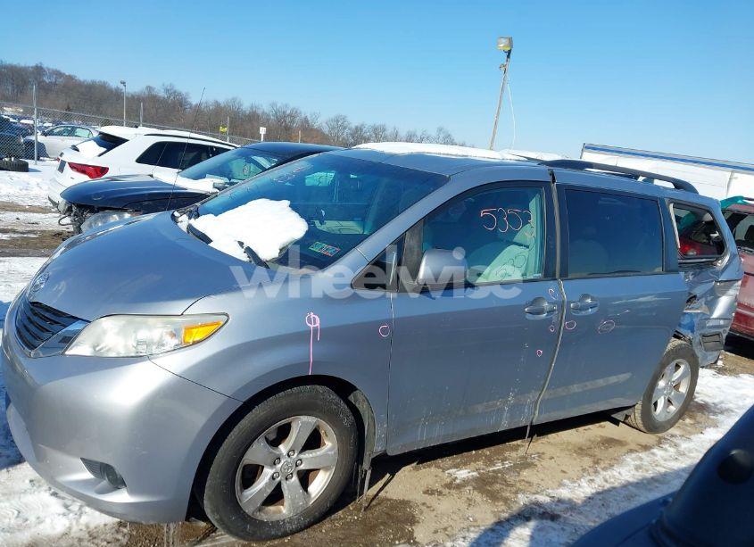 Photo 14 of 2014 Toyota Sienna LE V6 8 PASSENGER (VIN 5TDKK3DC9ES413354)