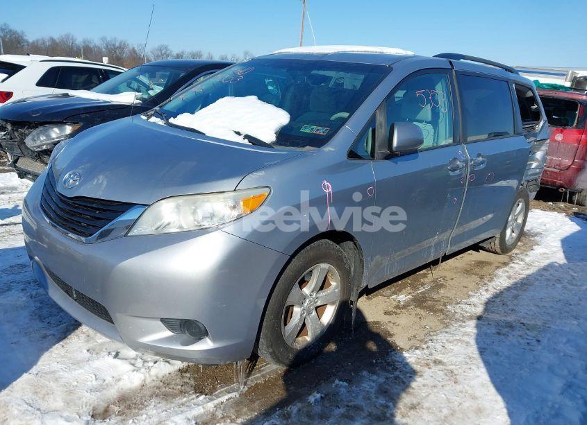 Photo 2 of 2014 Toyota Sienna LE V6 8 PASSENGER (VIN 5TDKK3DC9ES413354)