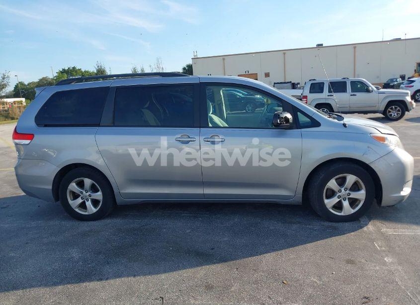 Photo 13 of 2014 Toyota Sienna LE V6 8 PASSENGER (VIN 5TDKK3DC9ES487485)