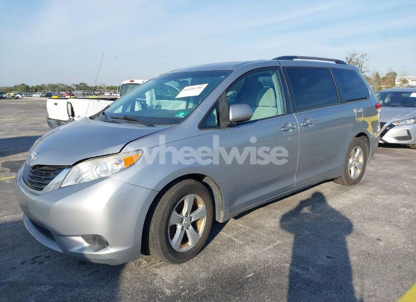Photo 2 of 2014 Toyota Sienna LE V6 8 PASSENGER (VIN 5TDKK3DC9ES487485)