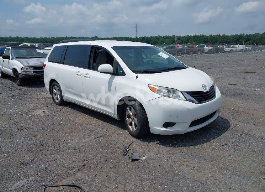2014 Toyota Sienna LE V6 8 PASSENGER (VIN 5TDKK3DC9ES496428) main photo