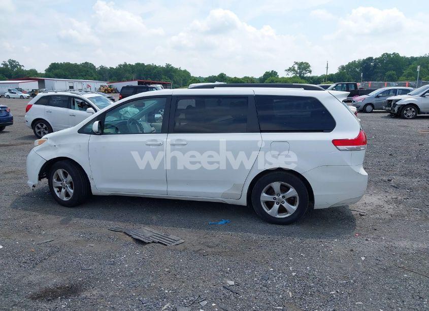 Photo 14 of 2014 Toyota Sienna LE V6 8 PASSENGER (VIN 5TDKK3DC9ES496428)