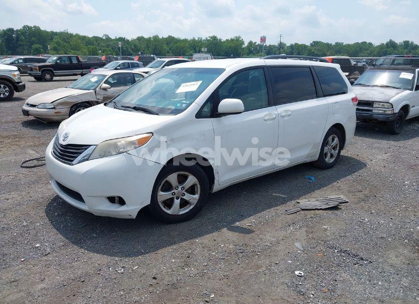 Photo 2 of 2014 Toyota Sienna LE V6 8 PASSENGER (VIN 5TDKK3DC9ES496428)