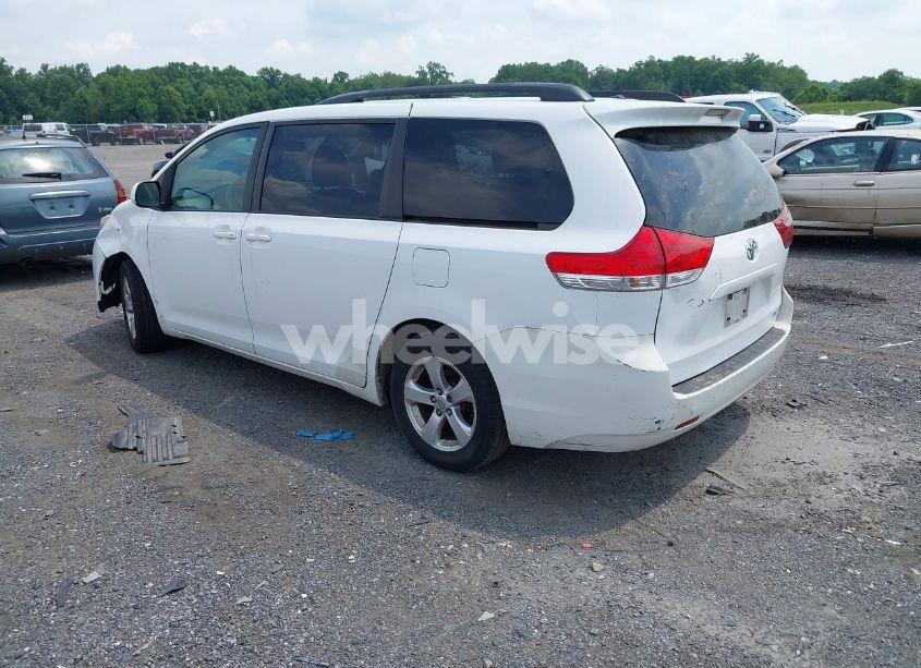 Photo 3 of 2014 Toyota Sienna LE V6 8 PASSENGER (VIN 5TDKK3DC9ES496428)