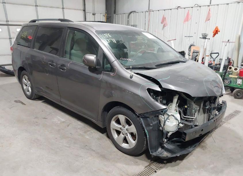 2014 Toyota Sienna LE V6 8 PASSENGER (VIN 5TDKK3DC9ES497563) main photo
