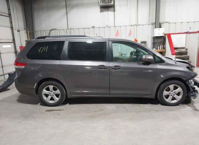Photo 14 of 2014 Toyota Sienna LE V6 8 PASSENGER (VIN 5TDKK3DC9ES497563)