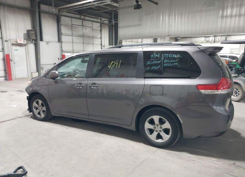 Photo 15 of 2014 Toyota Sienna LE V6 8 PASSENGER (VIN 5TDKK3DC9ES497563)