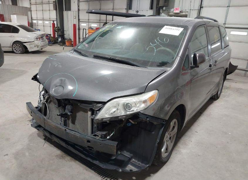 Photo 2 of 2014 Toyota Sienna LE V6 8 PASSENGER (VIN 5TDKK3DC9ES497563)