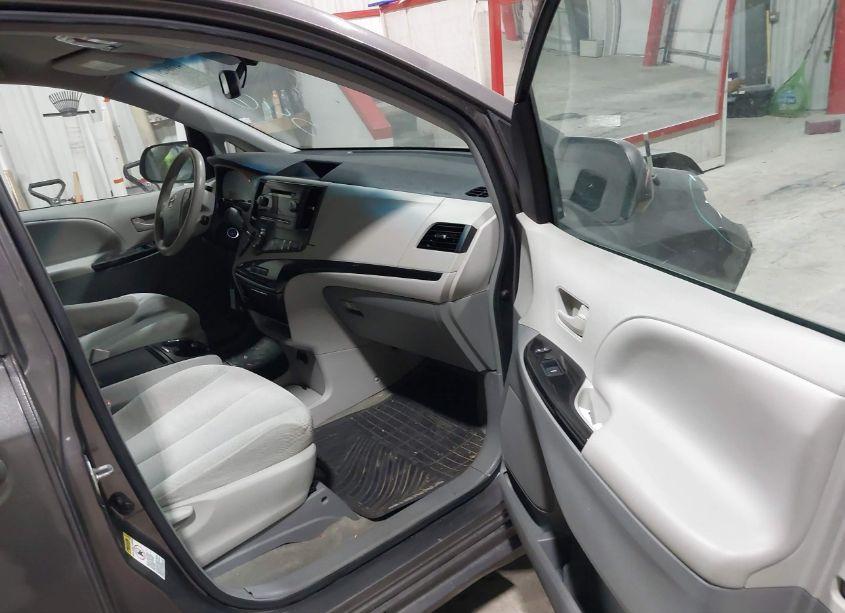 Photo 5 of 2014 Toyota Sienna LE V6 8 PASSENGER (VIN 5TDKK3DC9ES497563)