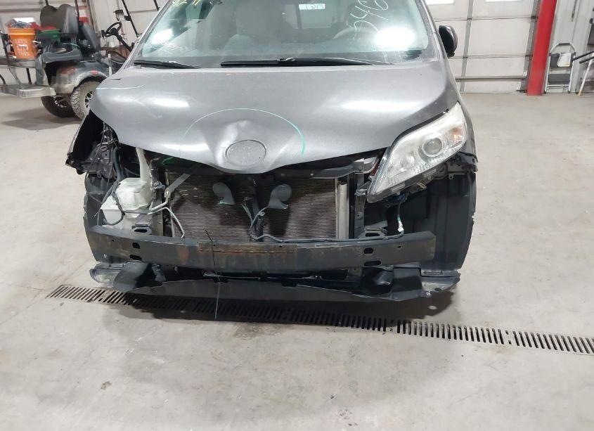 Photo 6 of 2014 Toyota Sienna LE V6 8 PASSENGER (VIN 5TDKK3DC9ES497563)