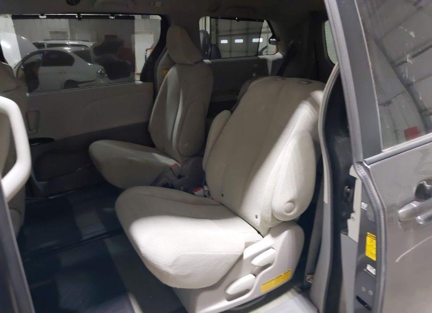 Photo 8 of 2014 Toyota Sienna LE V6 8 PASSENGER (VIN 5TDKK3DC9ES497563)