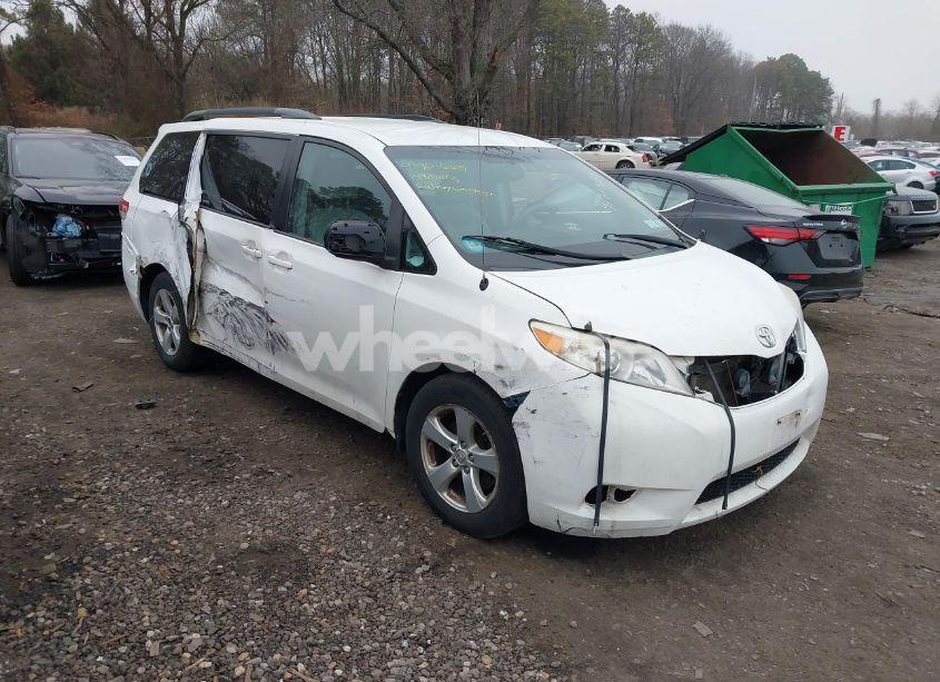 2014 Toyota Sienna LE V6 8 PASSENGER (VIN 5TDKK3DC9ES511199) main photo