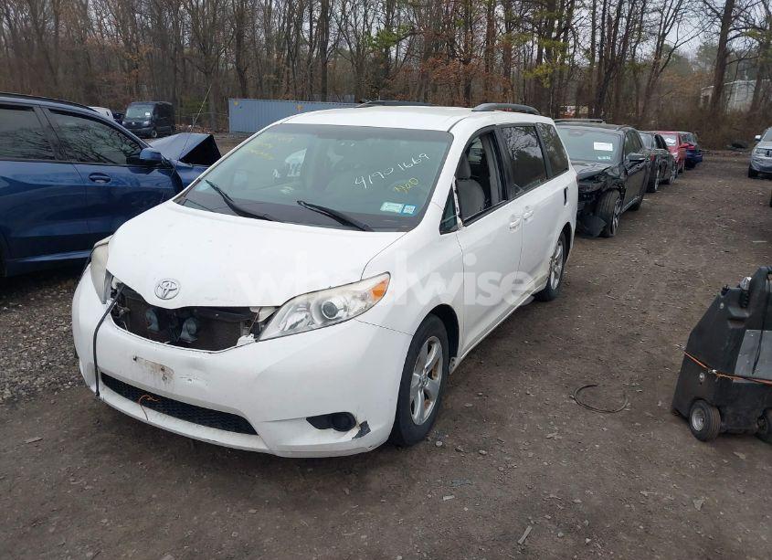 Photo 2 of 2014 Toyota Sienna LE V6 8 PASSENGER (VIN 5TDKK3DC9ES511199)