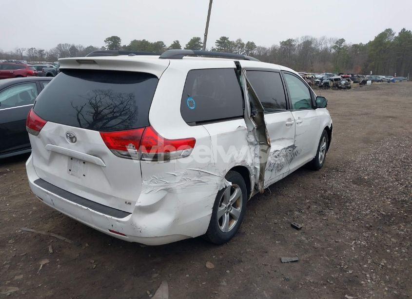 Photo 4 of 2014 Toyota Sienna LE V6 8 PASSENGER (VIN 5TDKK3DC9ES511199)