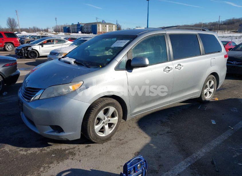 Photo 2 of 2014 Toyota Sienna LE V6 8 PASSENGER (VIN 5TDKK3DC9ES519349)