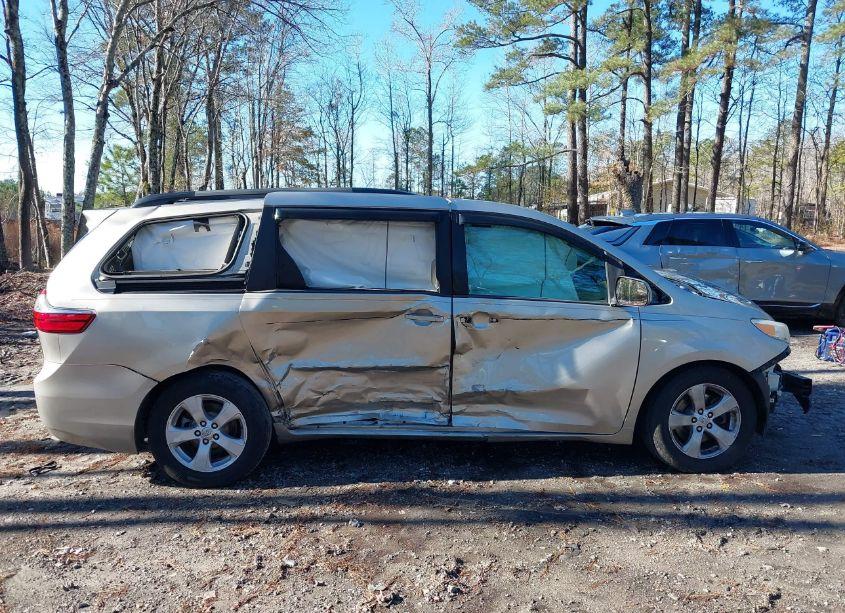 Photo 14 of 2015 Toyota Sienna LE 8 PASSENGER (VIN 5TDKK3DC9FS592545)