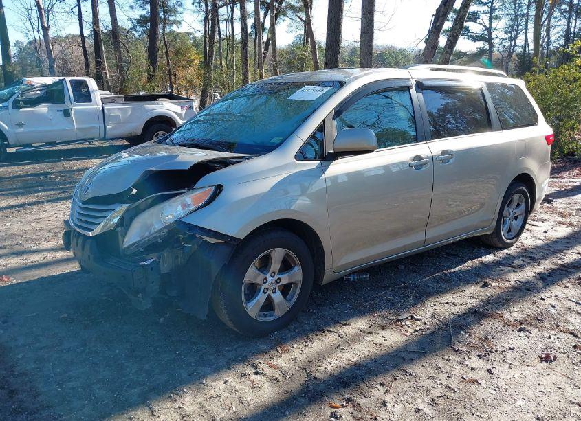 Photo 2 of 2015 Toyota Sienna LE 8 PASSENGER (VIN 5TDKK3DC9FS592545)