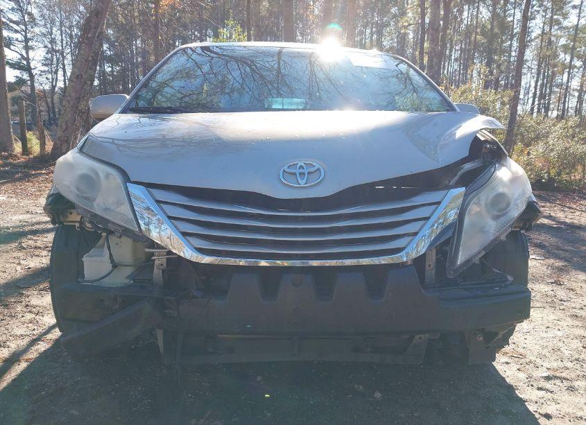 Photo 6 of 2015 Toyota Sienna LE 8 PASSENGER (VIN 5TDKK3DC9FS592545)