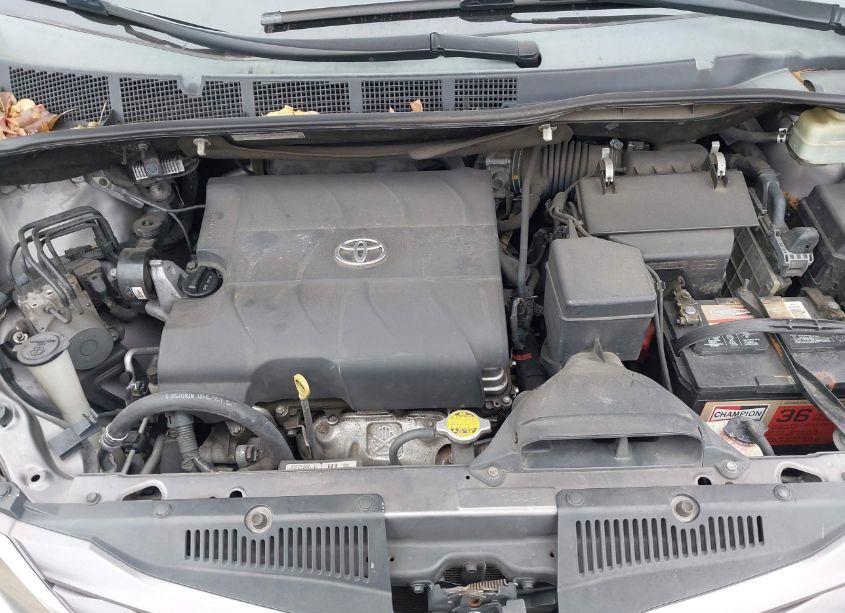 Photo 10 of 2015 Toyota Sienna LE 8 PASSENGER (VIN 5TDKK3DC9FS599933)