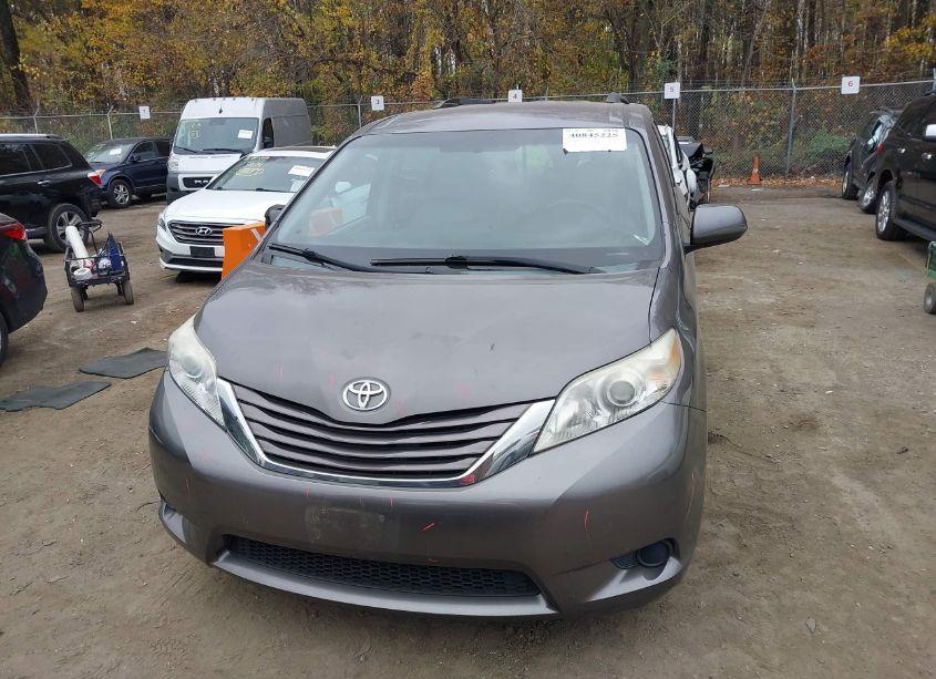 Photo 13 of 2015 Toyota Sienna LE 8 PASSENGER (VIN 5TDKK3DC9FS599933)