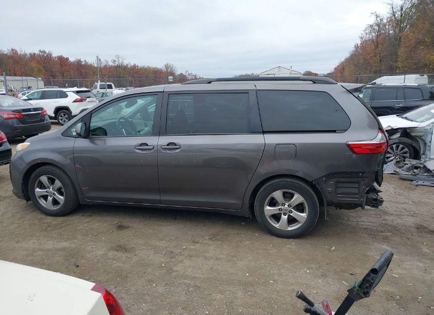 Photo 15 of 2015 Toyota Sienna LE 8 PASSENGER (VIN 5TDKK3DC9FS599933)
