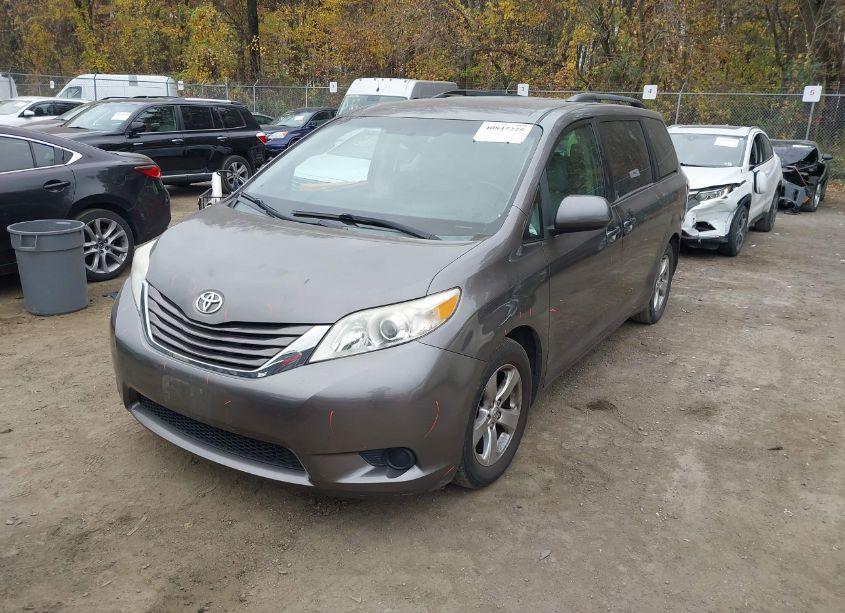 Photo 2 of 2015 Toyota Sienna LE 8 PASSENGER (VIN 5TDKK3DC9FS599933)