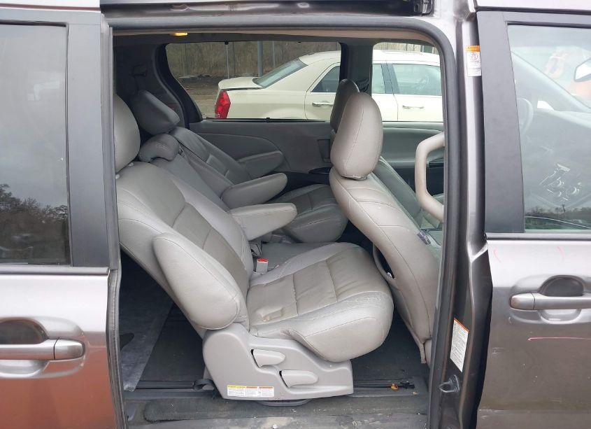 Photo 8 of 2015 Toyota Sienna LE 8 PASSENGER (VIN 5TDKK3DC9FS599933)