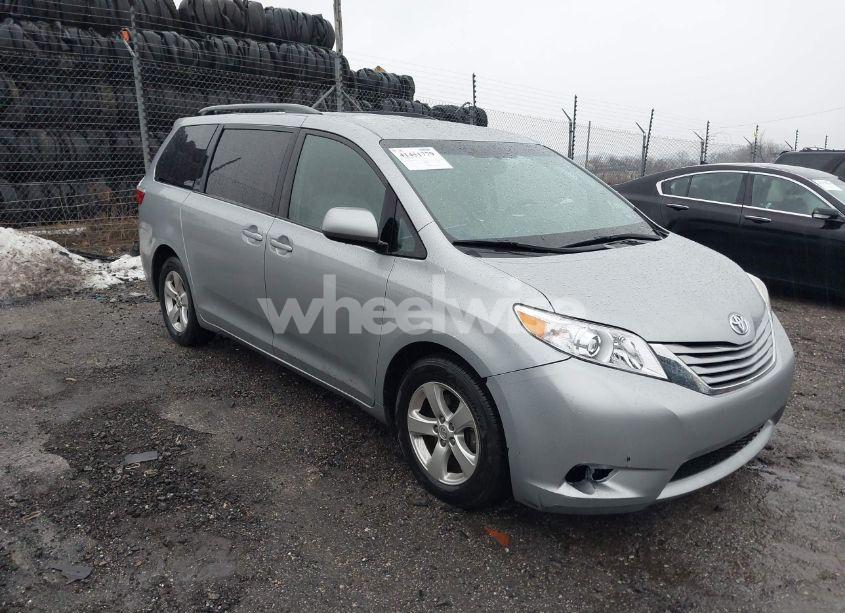 2015 Toyota Sienna LE 8 PASSENGER (VIN 5TDKK3DC9FS618965) main photo