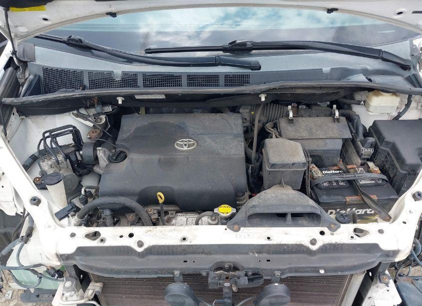 Photo 10 of 2015 Toyota Sienna LE 8 PASSENGER (VIN 5TDKK3DC9FS629688)
