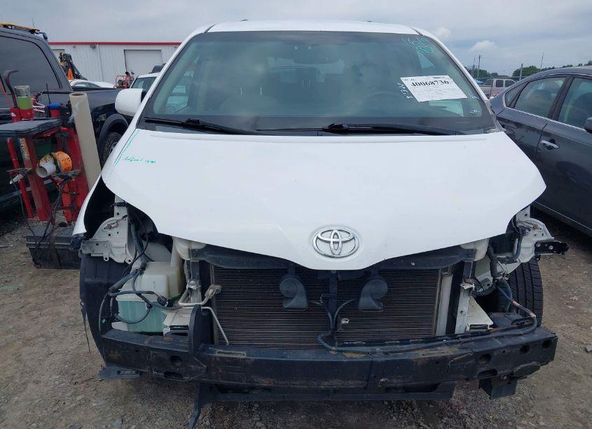 Photo 13 of 2015 Toyota Sienna LE 8 PASSENGER (VIN 5TDKK3DC9FS629688)